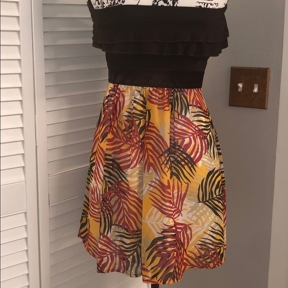 2B Bebe Floral Dress Size Medium - Picture 3 of 4